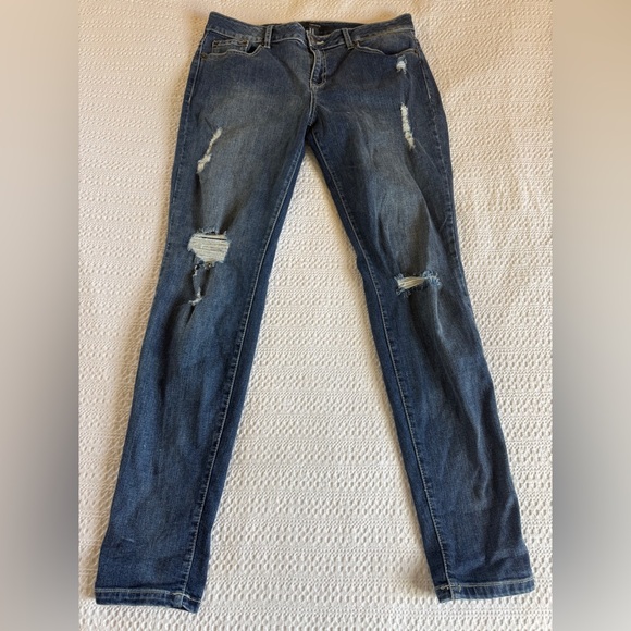 Forever 21 size 30 distressed straight skinny jean - Picture 1 of 7